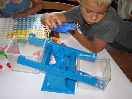 tehtanje-primerjanje-matematika-mala Tehtanje-igra-numicon