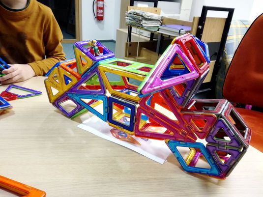 Magformers-magnetki-oblike-set-30-prostorska-predstava-trgovina-zavod-simetris Magformers-magnetki-oblike-set-30-prostorska-predstava-trgovina-zavod-simetris