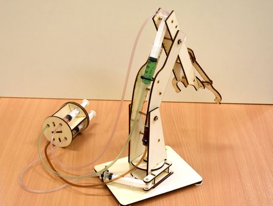lesena-igraca-za-fante-in-dekleta-hidravlična-robotska-roka-kit-verzija-hidravlika-mehanika lesena-igraca-za-fante-in-dekleta-hidravlična-robotska-roka-kit-verzija-hidravlika-mehanika