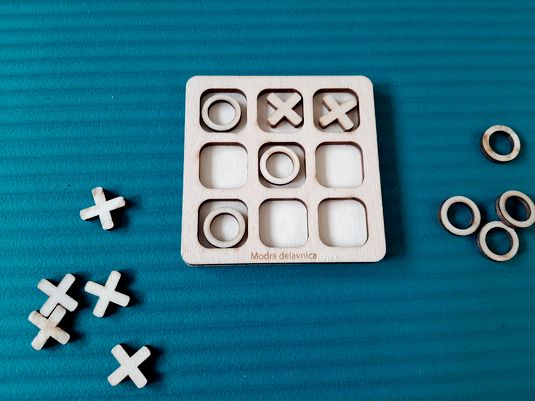 krizec-krogec-lesena-igra-za-vse-starosti-tic-tac-toe-modra krizec-krogec-lesena-igra-za-vse-starosti-tic-tac-toe-modra